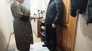 hot milf with big tits instead of tip jerks off and sucks my dick